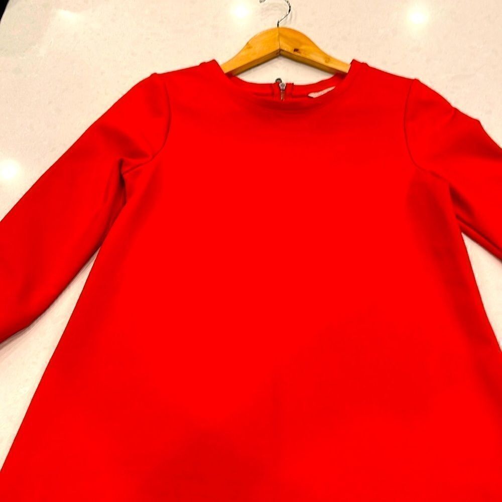 Club Monaco women’s vintage dress, pit to pit 16.5 length 32 inches. Beautiful.